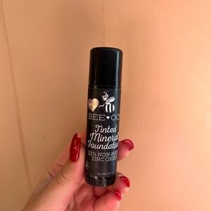 Bee Och Tinted Mineral Foundation - Valerie - Fair